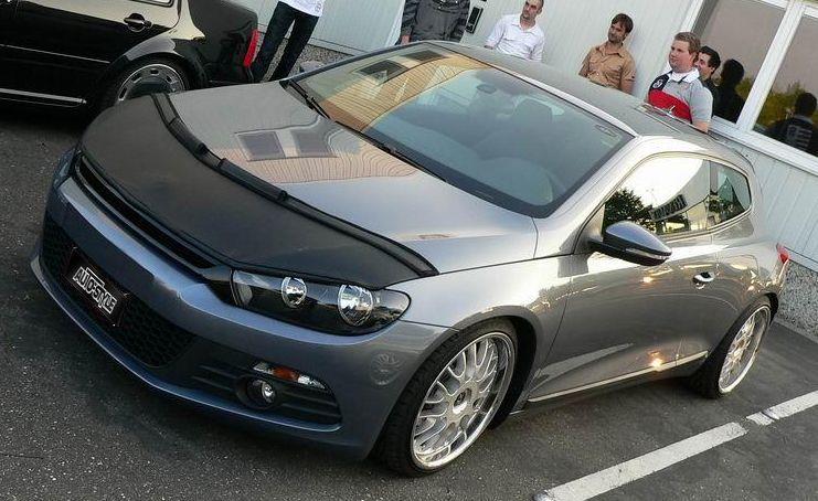 Motorkapsteenslaghoes passend voor Volkswagen Scirocco III 2008- zwart