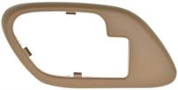 dörrhandtag inre 1995-02 GM C/K PICKUP TRUCK / SPORT UTILITY INNER DOOR HANDLE BEZEL W/O LOCK HOLE - BEIGE; LH